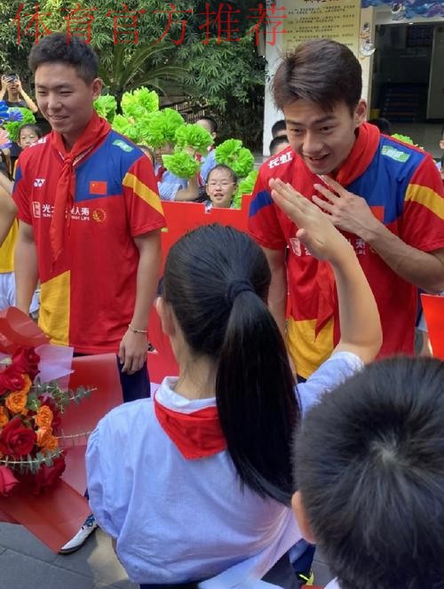 “大孩子教小孩子” 中国2024奥运希望队赴山阳小学交流