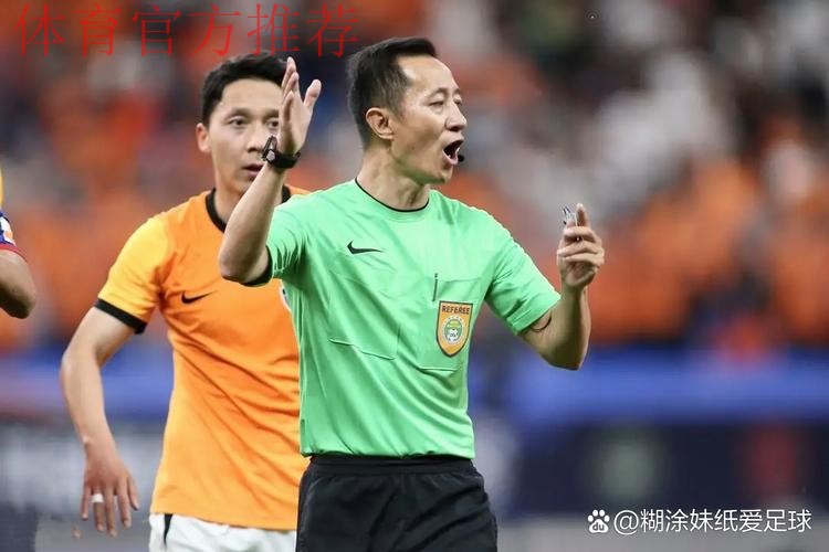 足球裁判徒步追强盗逼其弃逃 见义勇为受表扬