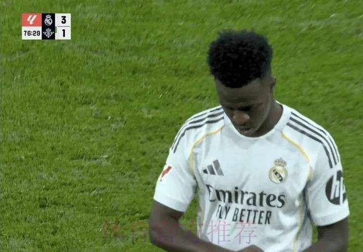 近18场0球！1.5亿巨星再遭皇马球迷狂嘘 被换下黑脸+赛后径直离场